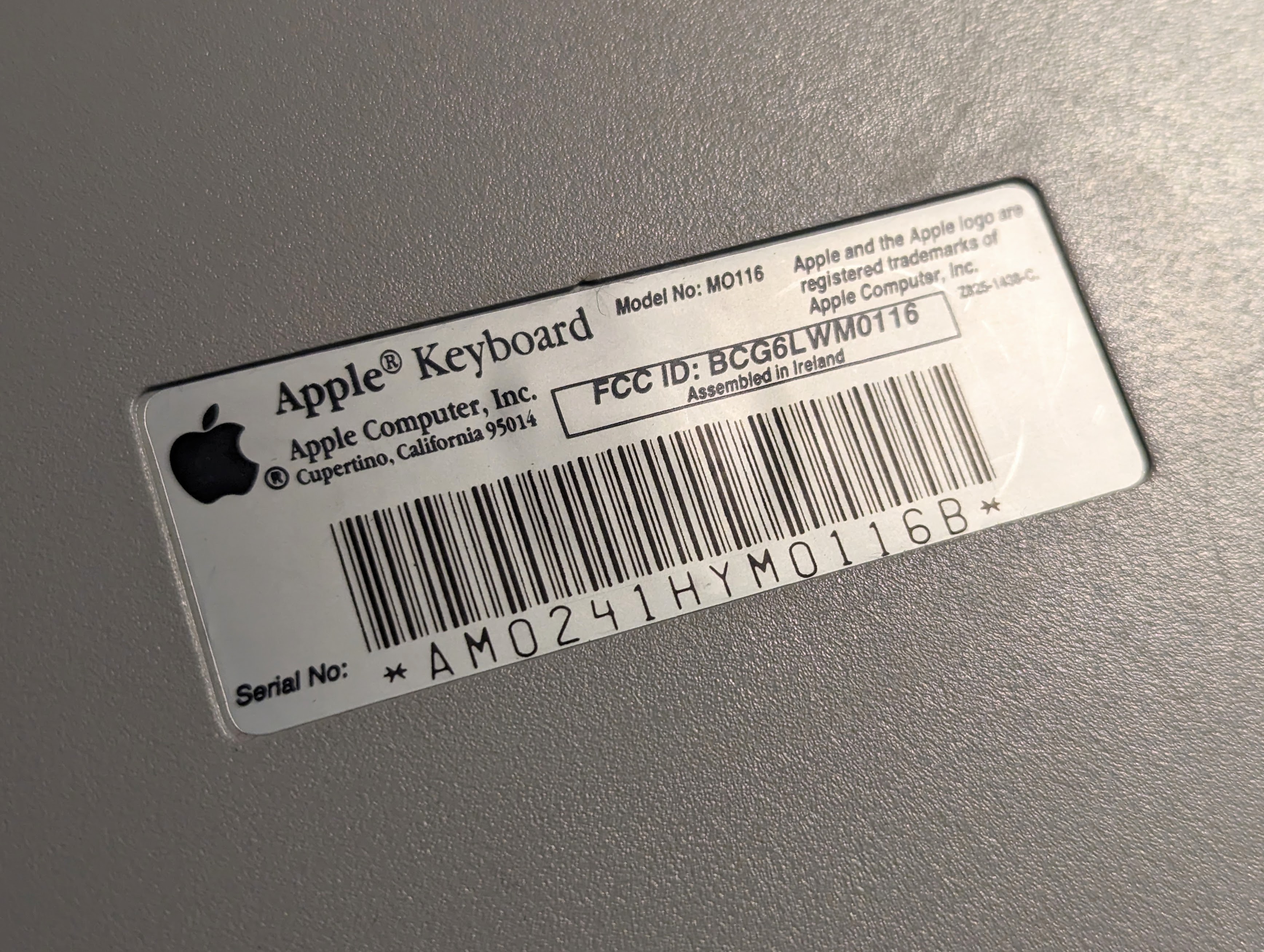 1990_apple_m0116_-_uk_label_1.jpg