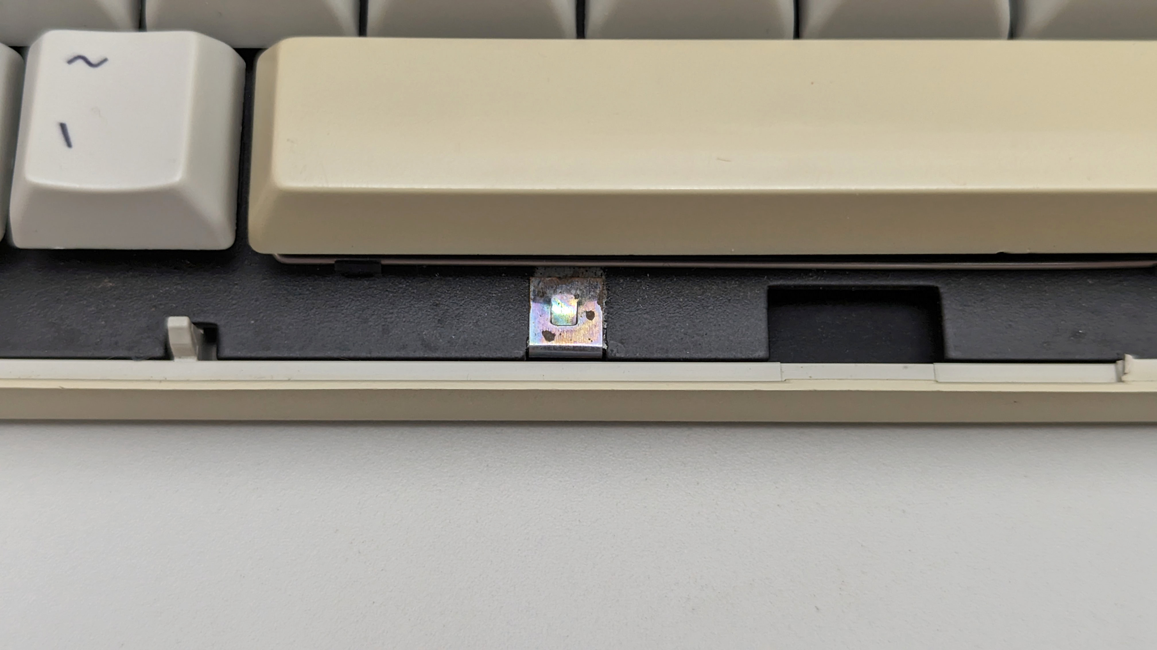 1990_apple_m0116_-_us_interior8.jpg