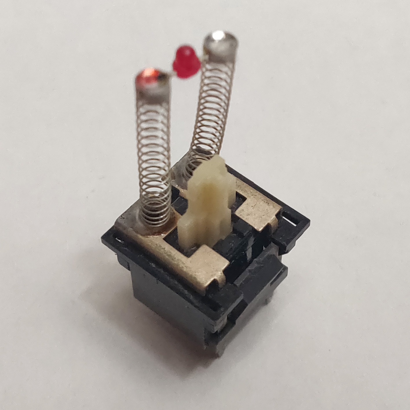 alps_skcc_cream_led_r0_spring.jpg