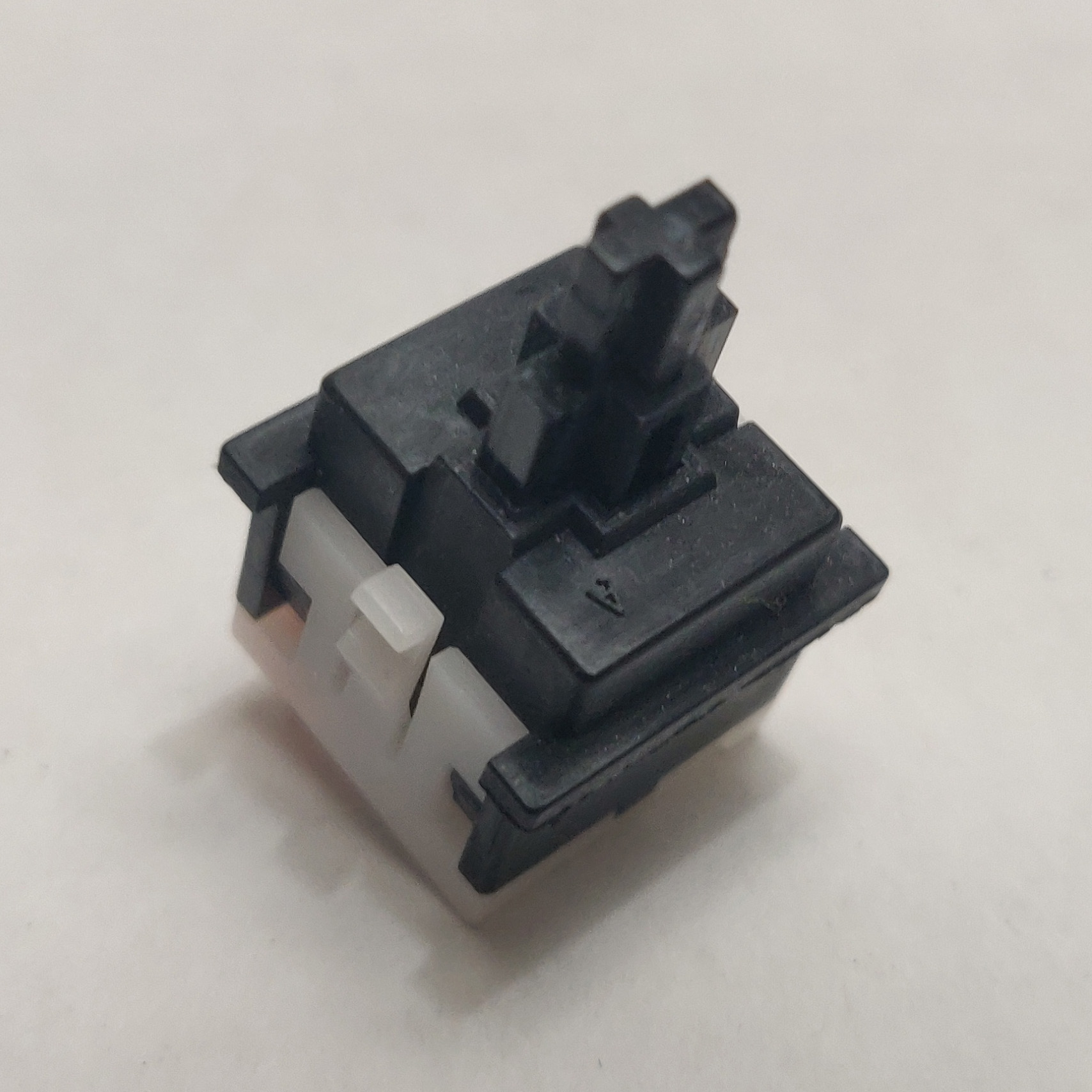 smk_kam_clone_black_slider_black_top_milky_bottom.jpg