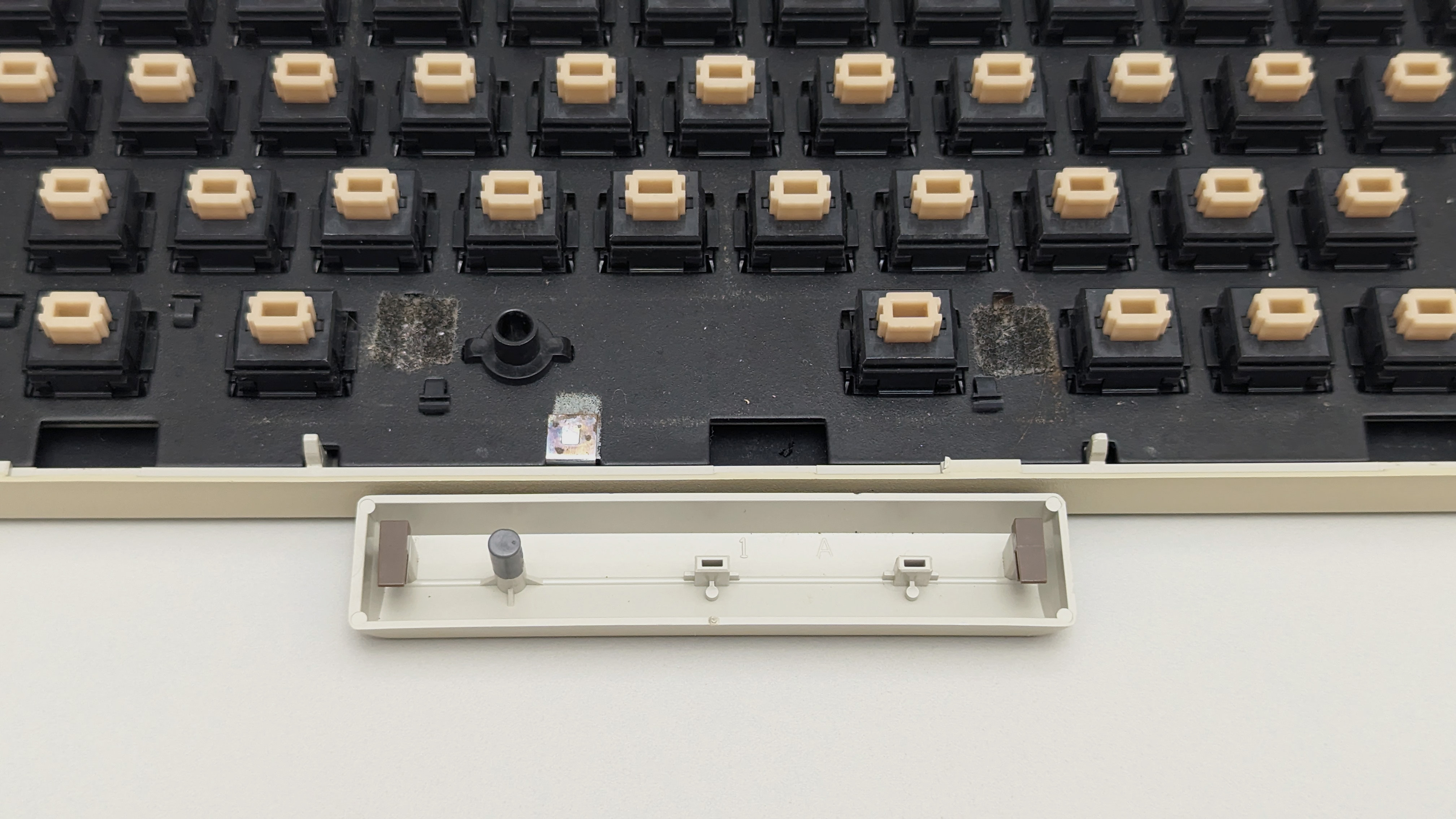 1990_apple_m0116_-_us_interior3.jpg