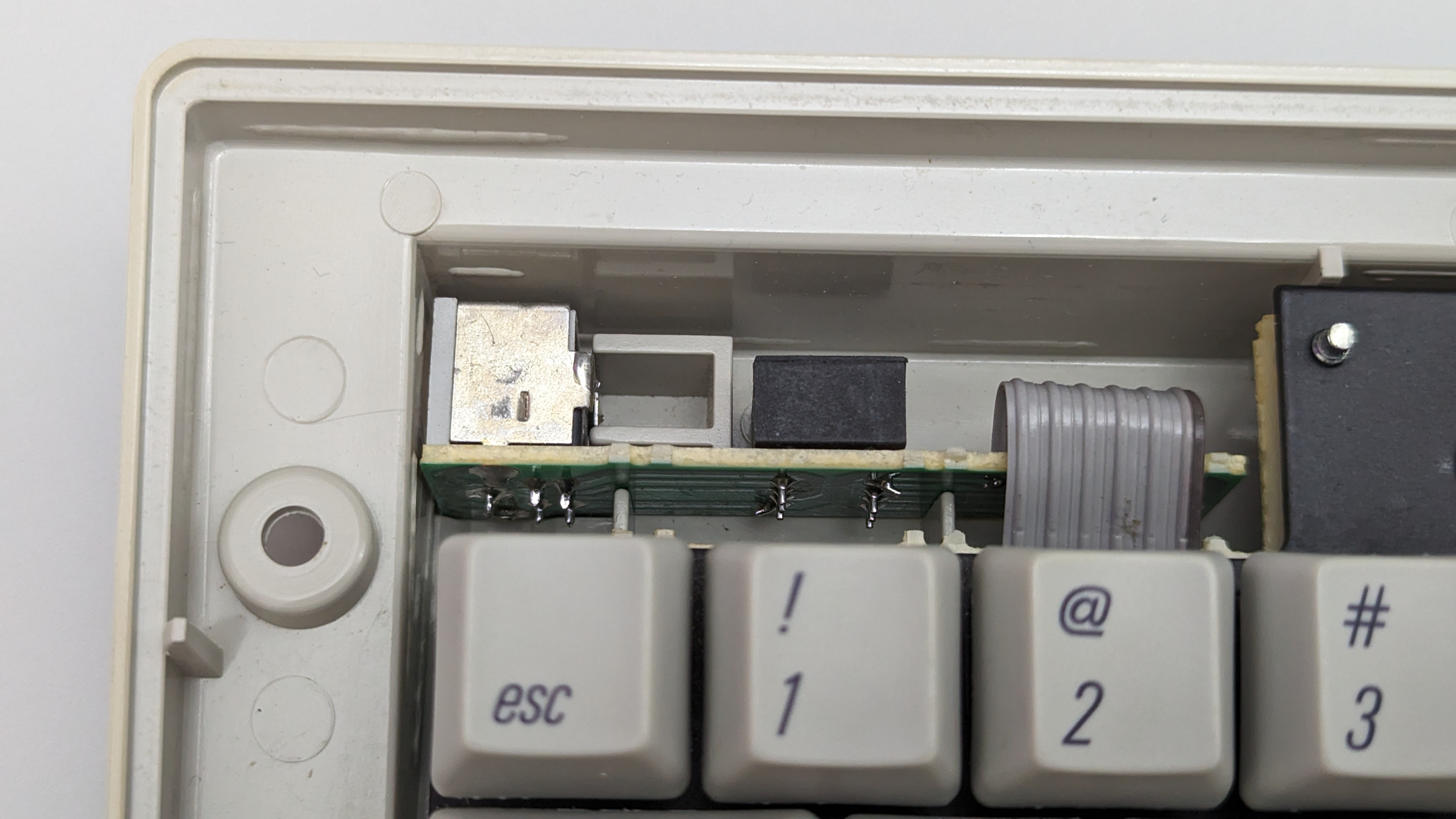 1990_apple_m0116_-_us_interior6.jpg