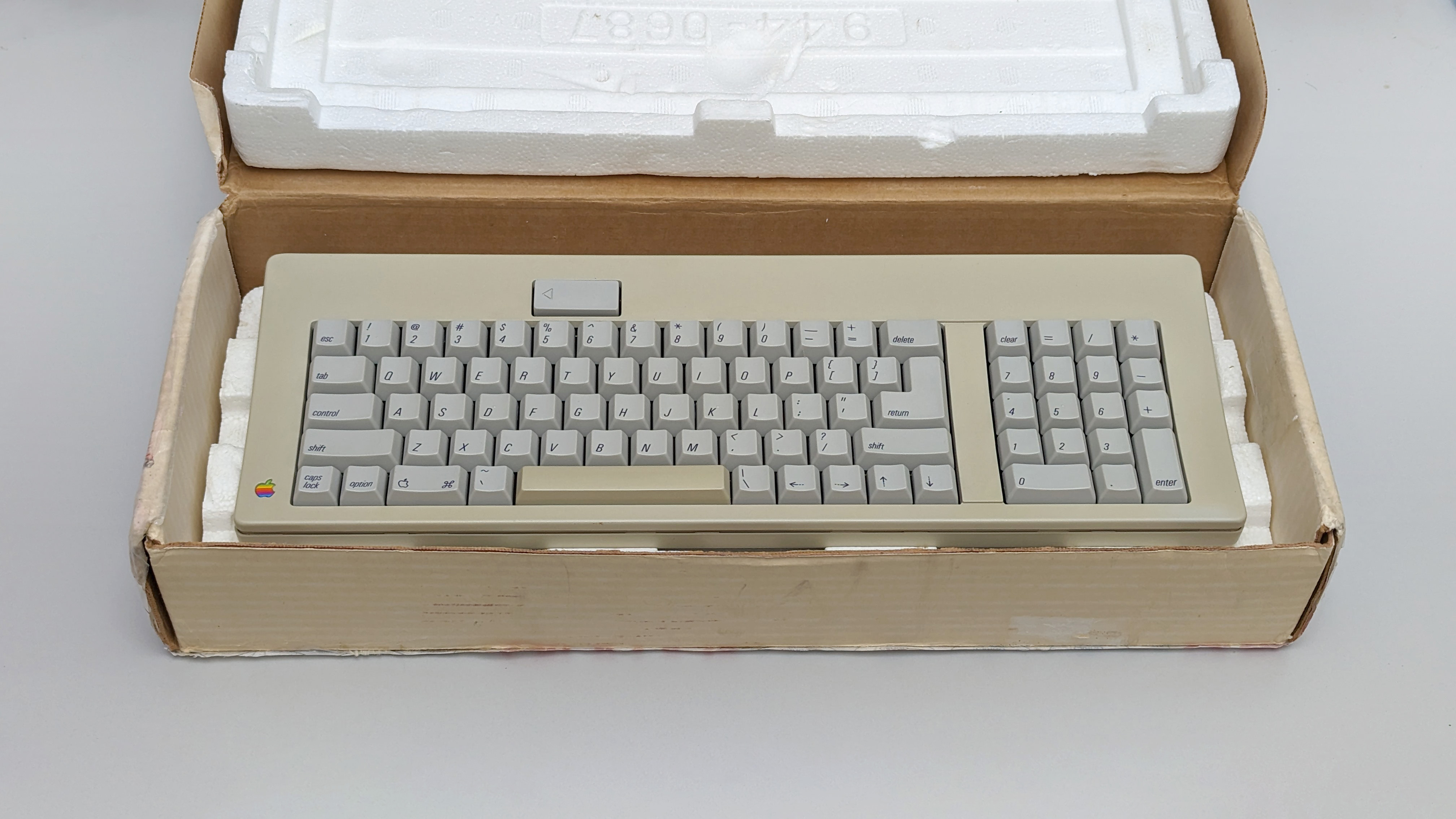 1990_apple_m0116_-_us_box4.jpg