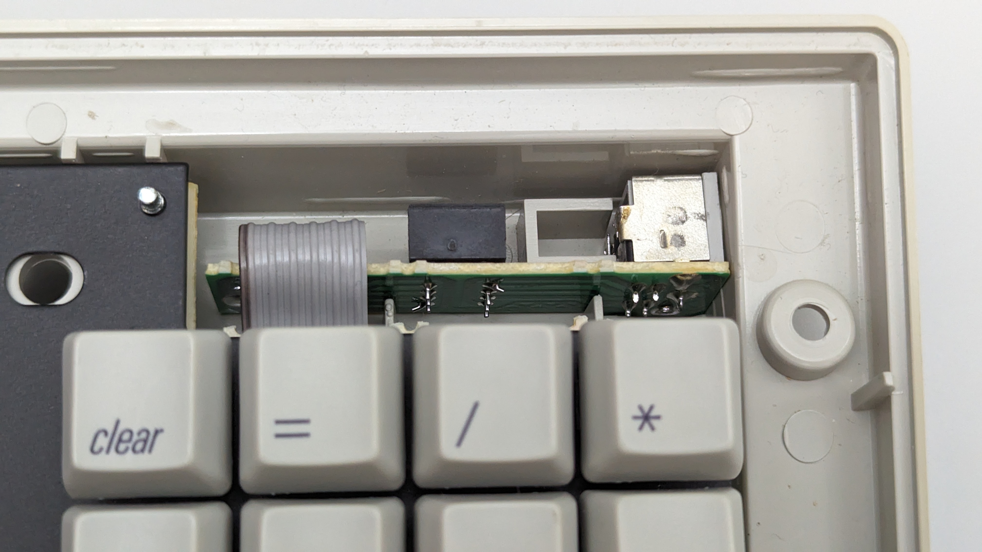 1990_apple_m0116_-_us_interior7.jpg