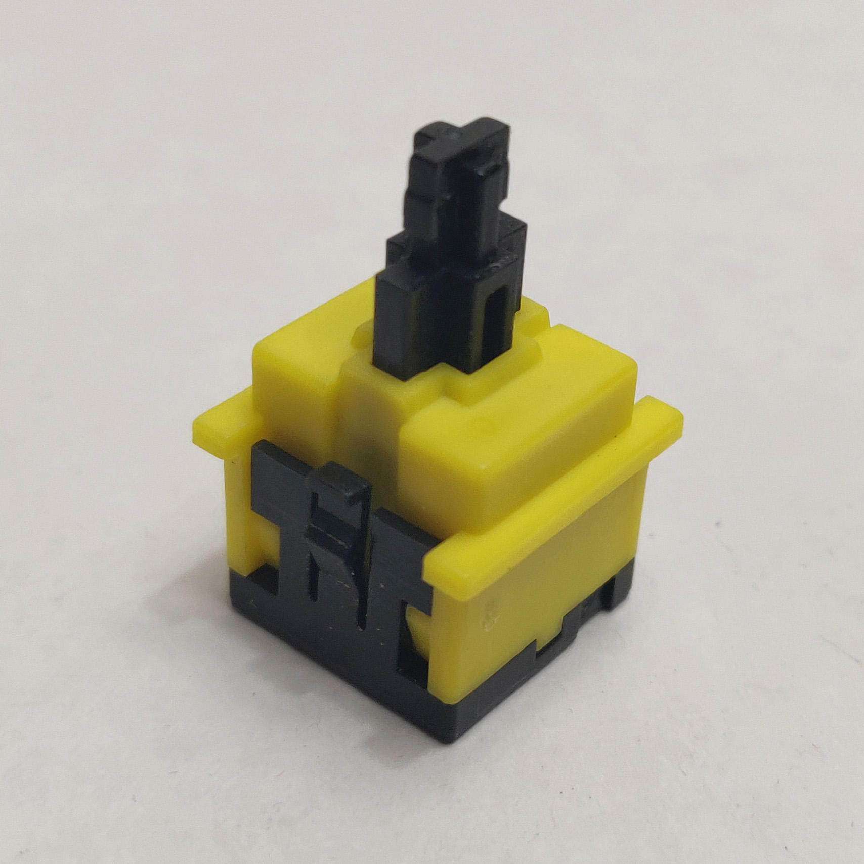 smk_kam_clone_black_slider_yellow_top_black_bottom_light_weight_dummy_switch.jpg